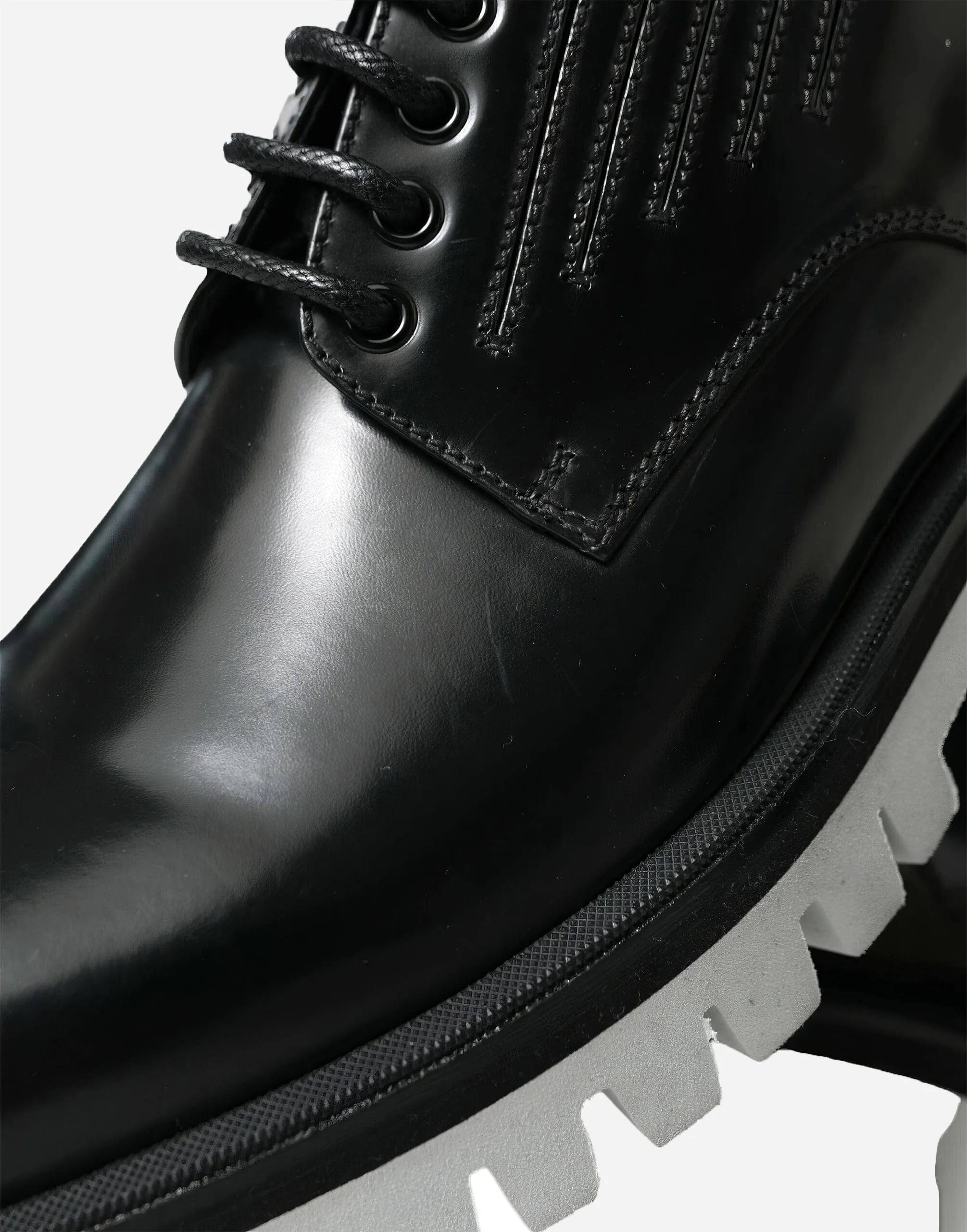 Derby In Spazzolato Calfskin Leather