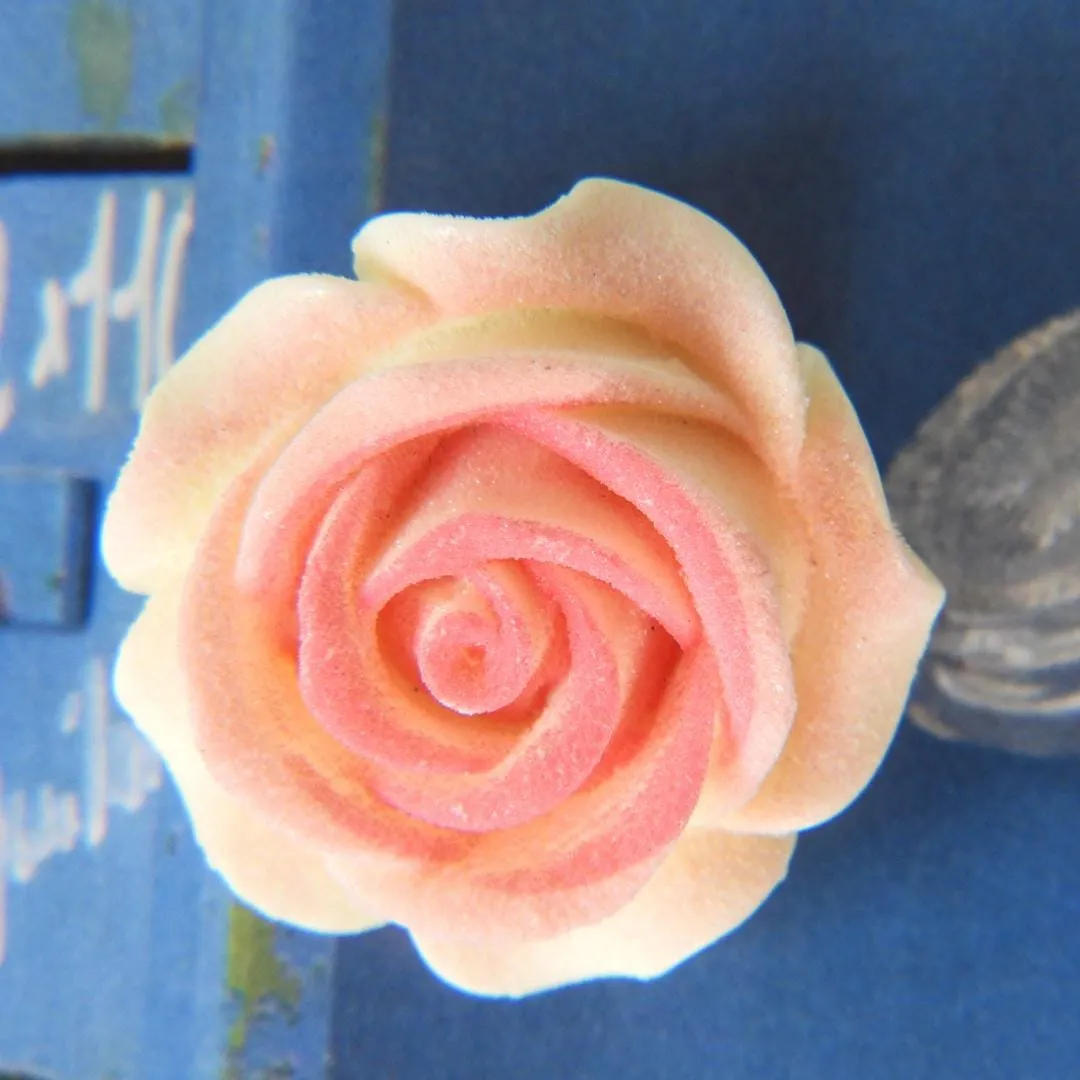 Rose flower-shaped button